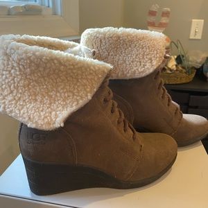 *SOLD* UGGs suede brown boots